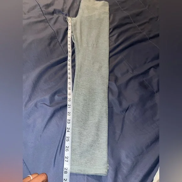💕LIKE NEW Vuori Women’s Clean Elevation Legging - Stormy Heather (?) - Sz Medium